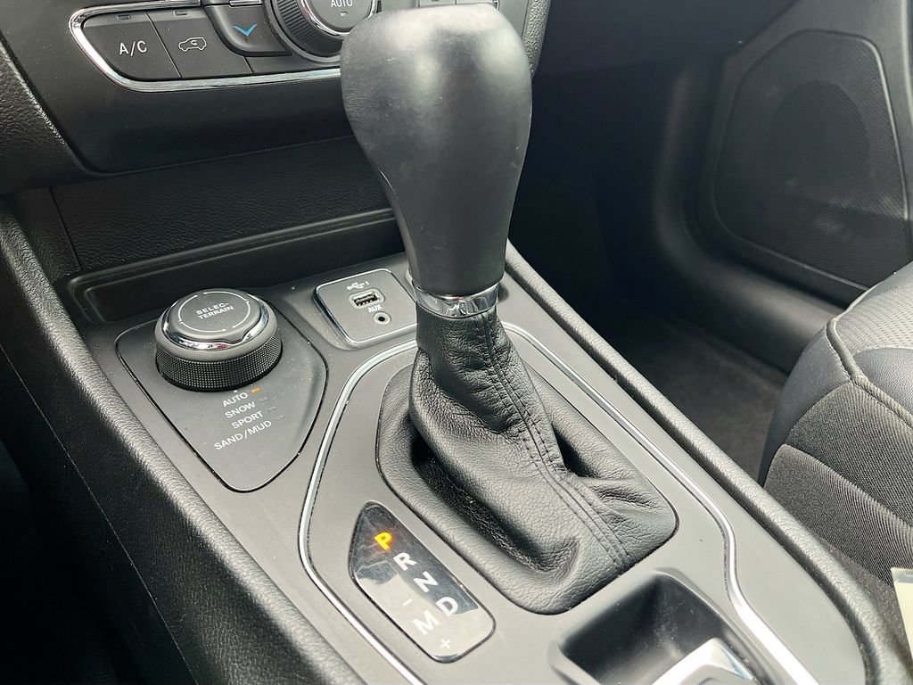 Used 2022 Jeep Cherokee Latitude Lux AWD/4WD image 16
