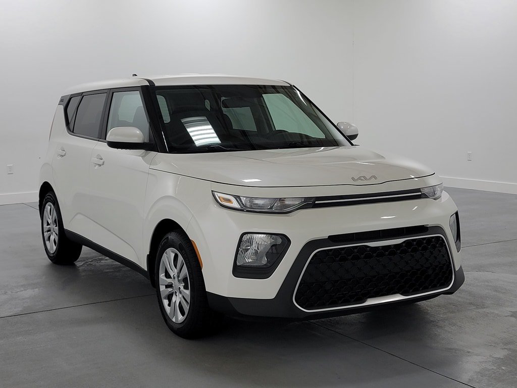Used 2022 Kia Soul LX FWD image 2