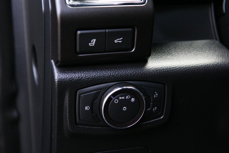 Used 2019 Ford Expedition Limited w/ Equipment Group 303A AWD/4WD image 12