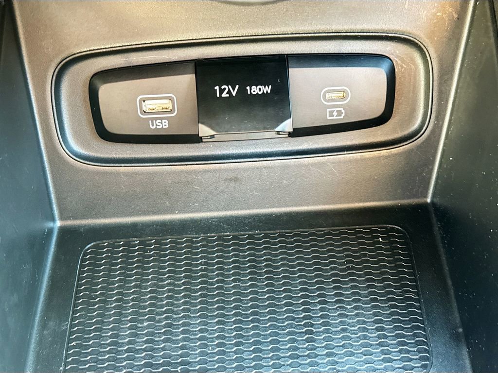 Used 2025 Hyundai Venue SEL image 16