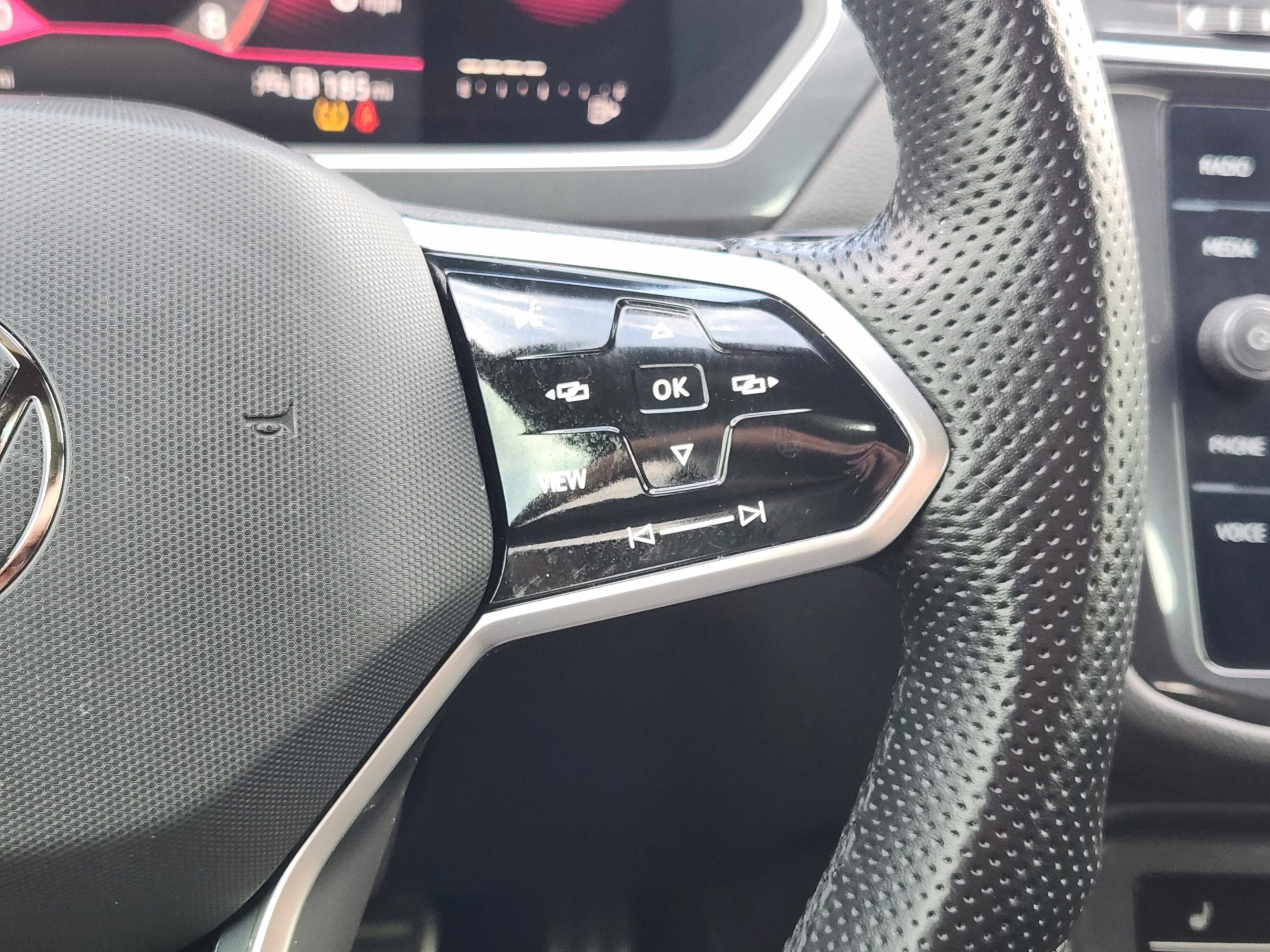 Used 2022 Volkswagen Tiguan SE R-Line image 23