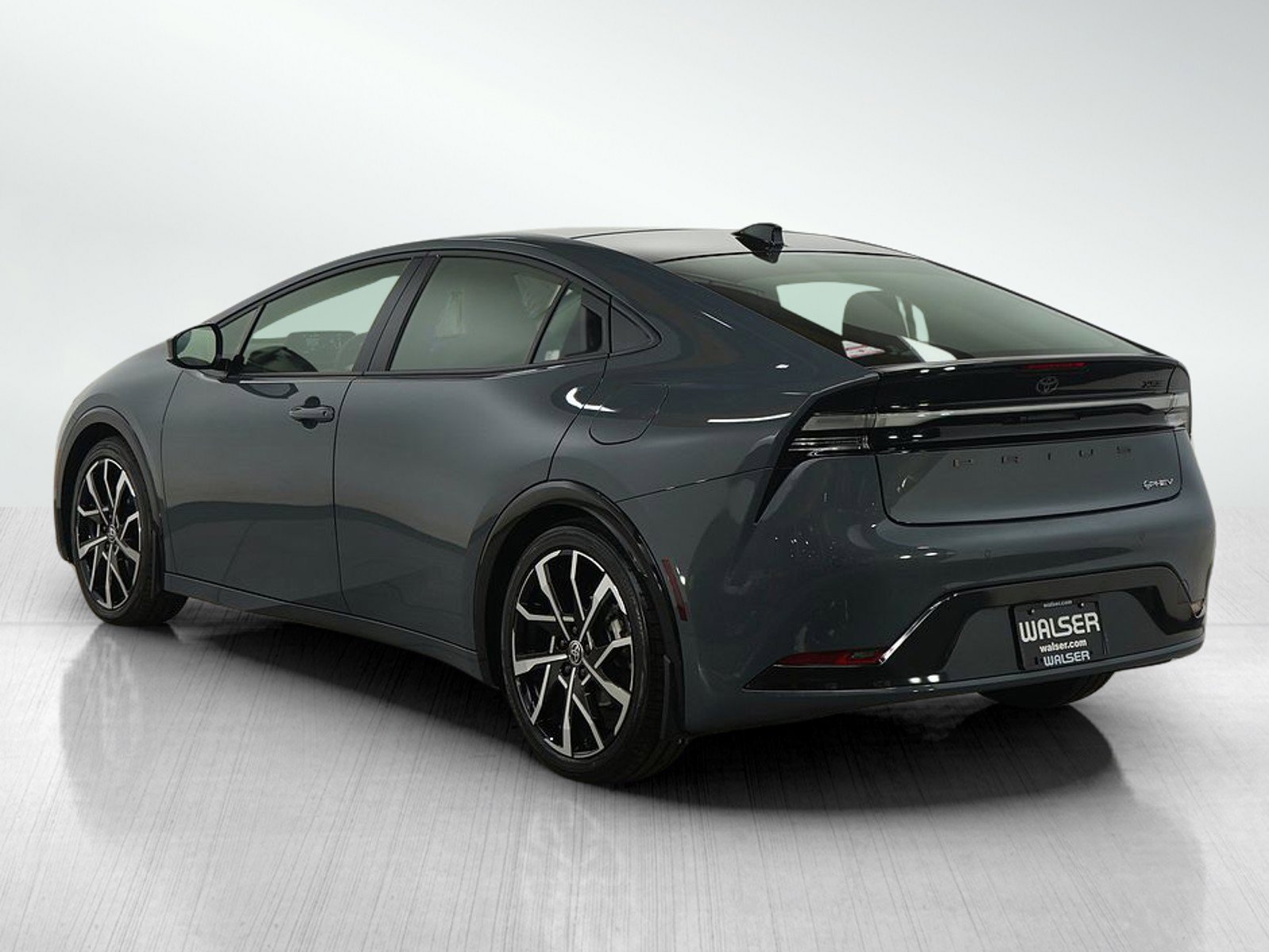 Used 2025 Toyota Prius Plug-In Hybrid FWD image 3
