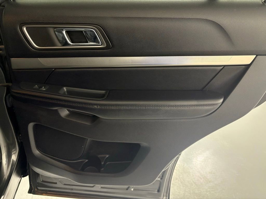 Used 2018 Ford Explorer XLT w/ Equipment Group 201A AWD/4WD image 38