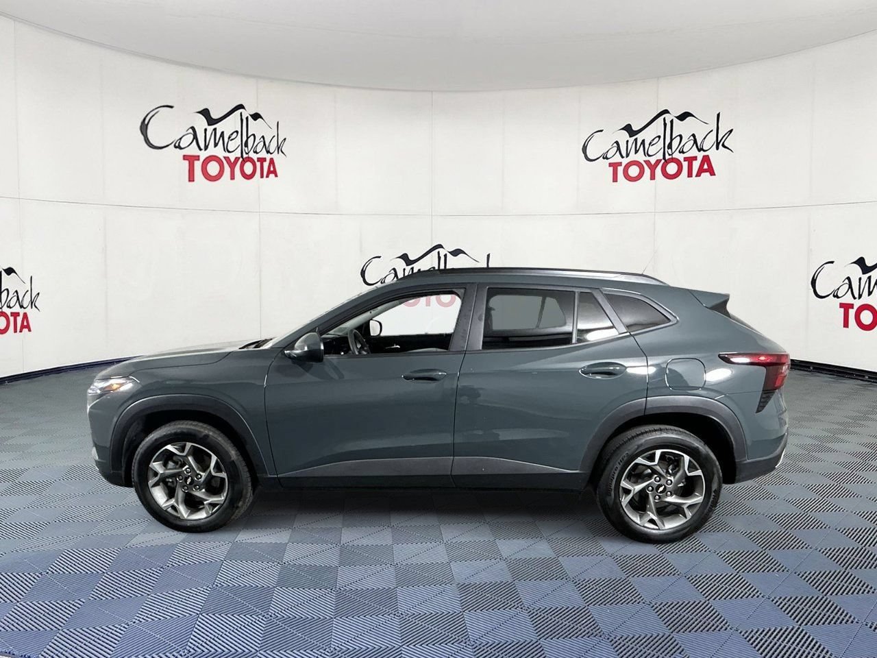Used 2025 Chevrolet Trax LT FWD image 5