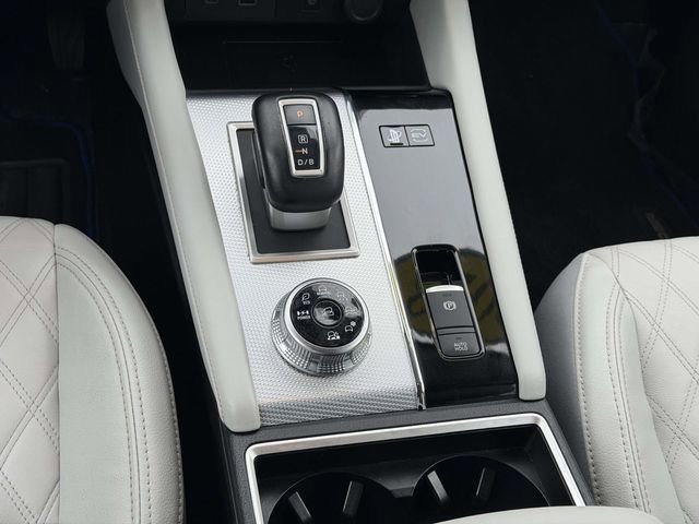 Used 2023 Mitsubishi Outlander SEL image 12