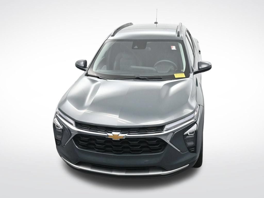 Used 2025 Chevrolet Trax LT FWD image 21