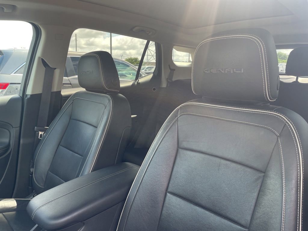 Used 2020 GMC Terrain Denali w/ Denali Premium Package FWD image 21