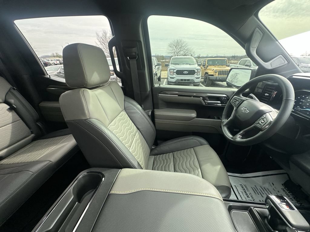 Used 2025 Chevrolet Silverado 1500 ZR2 w/ Technology Package AWD/4WD image 15