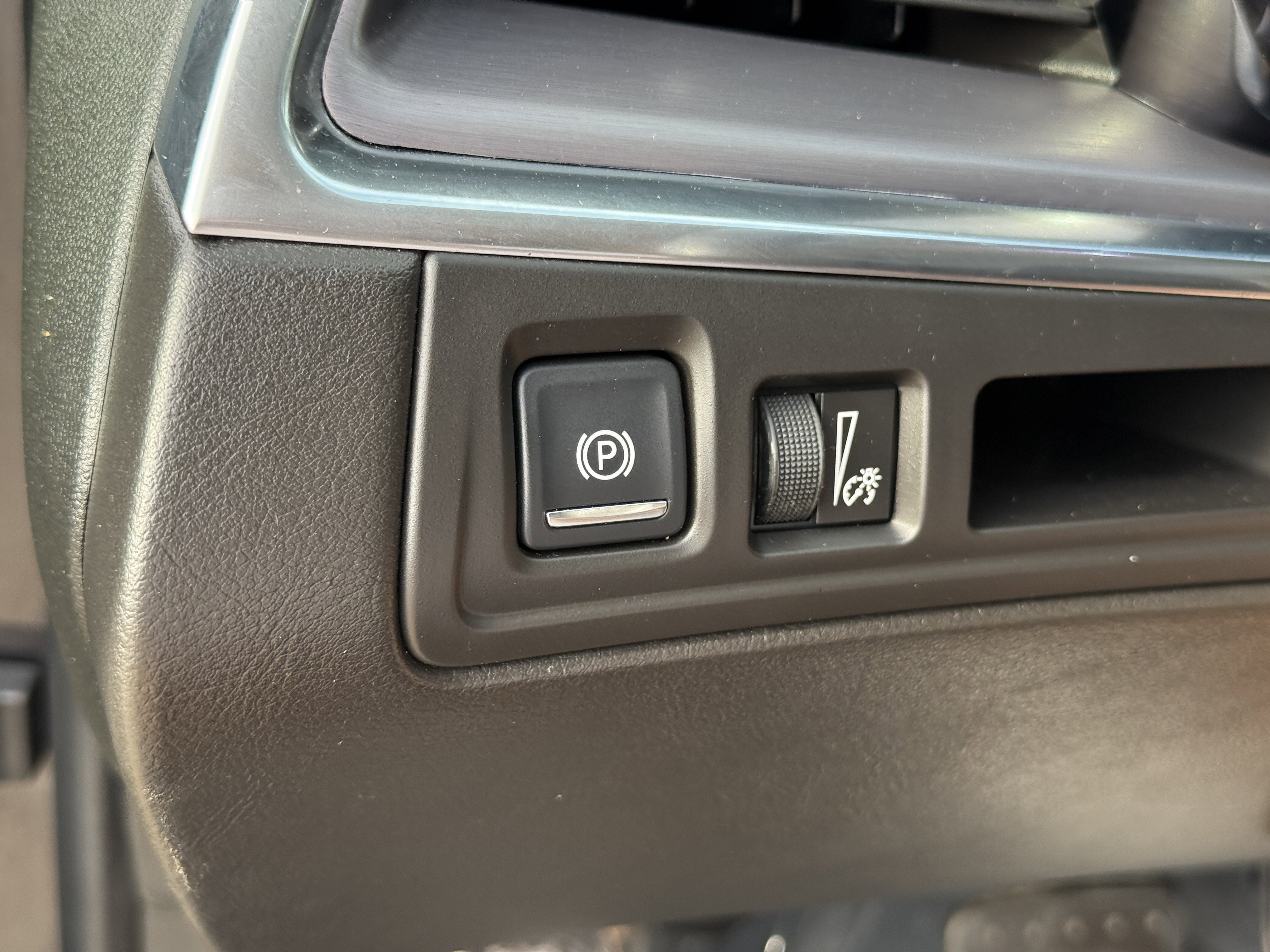 Used 2017 Cadillac XT5 Luxury w/ Driver Awareness Package FWD image 25