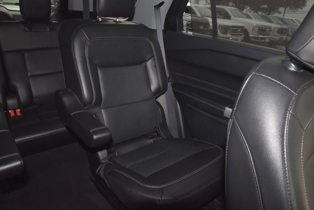Used 2024 Ford Explorer Limited w/ Limited Technology Package AWD/4WD image 24