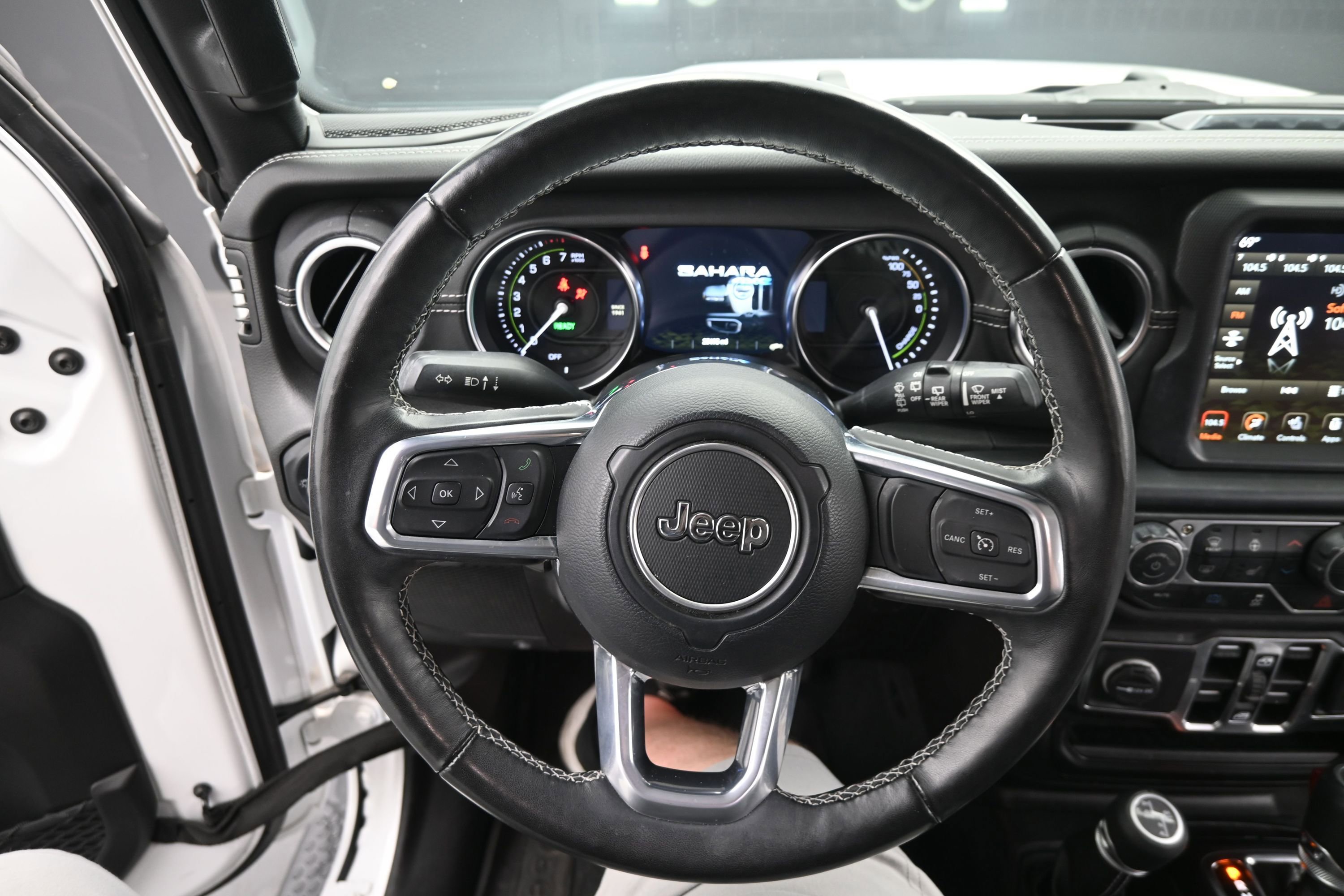 Used 2022 Jeep Wrangler Unlimited Sahara w/ Cold Weather Group AWD/4WD image 18