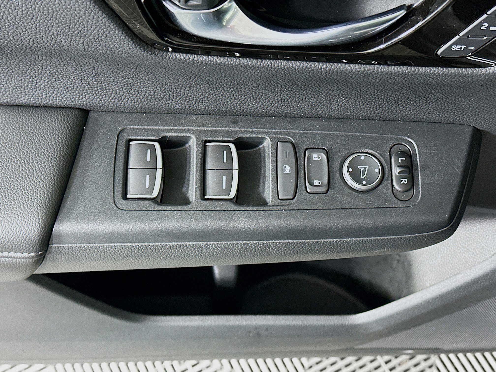 Used 2025 Honda CR-V EX-L image 15