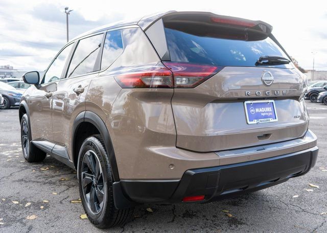 Certified 2025 Nissan Rogue SV image 8
