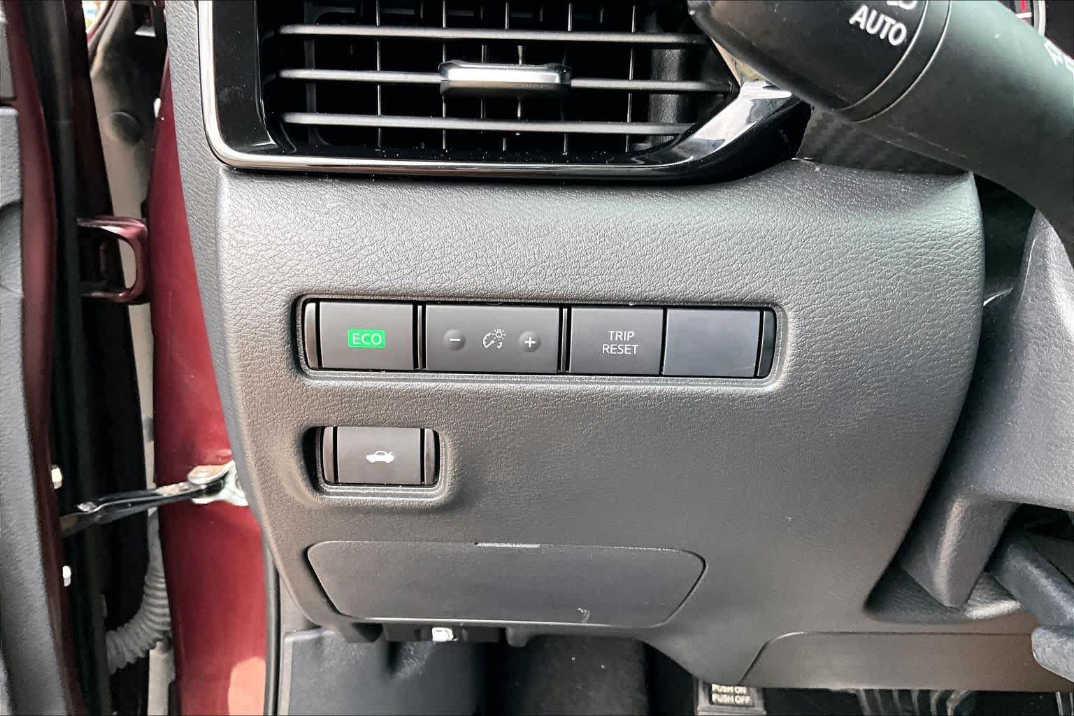 Used 2024 Nissan Sentra SV FWD image 33