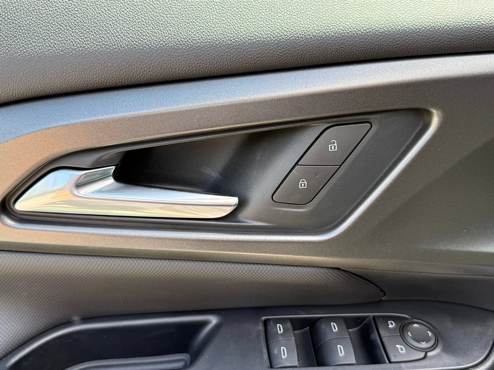 New 2026 Chevrolet Equinox EV LT FWD image 41