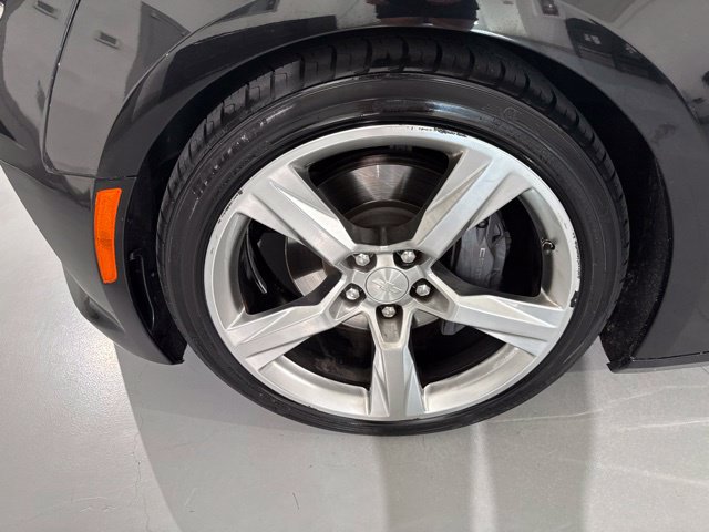 Used 2017 Chevrolet Camaro SS RWD image 4