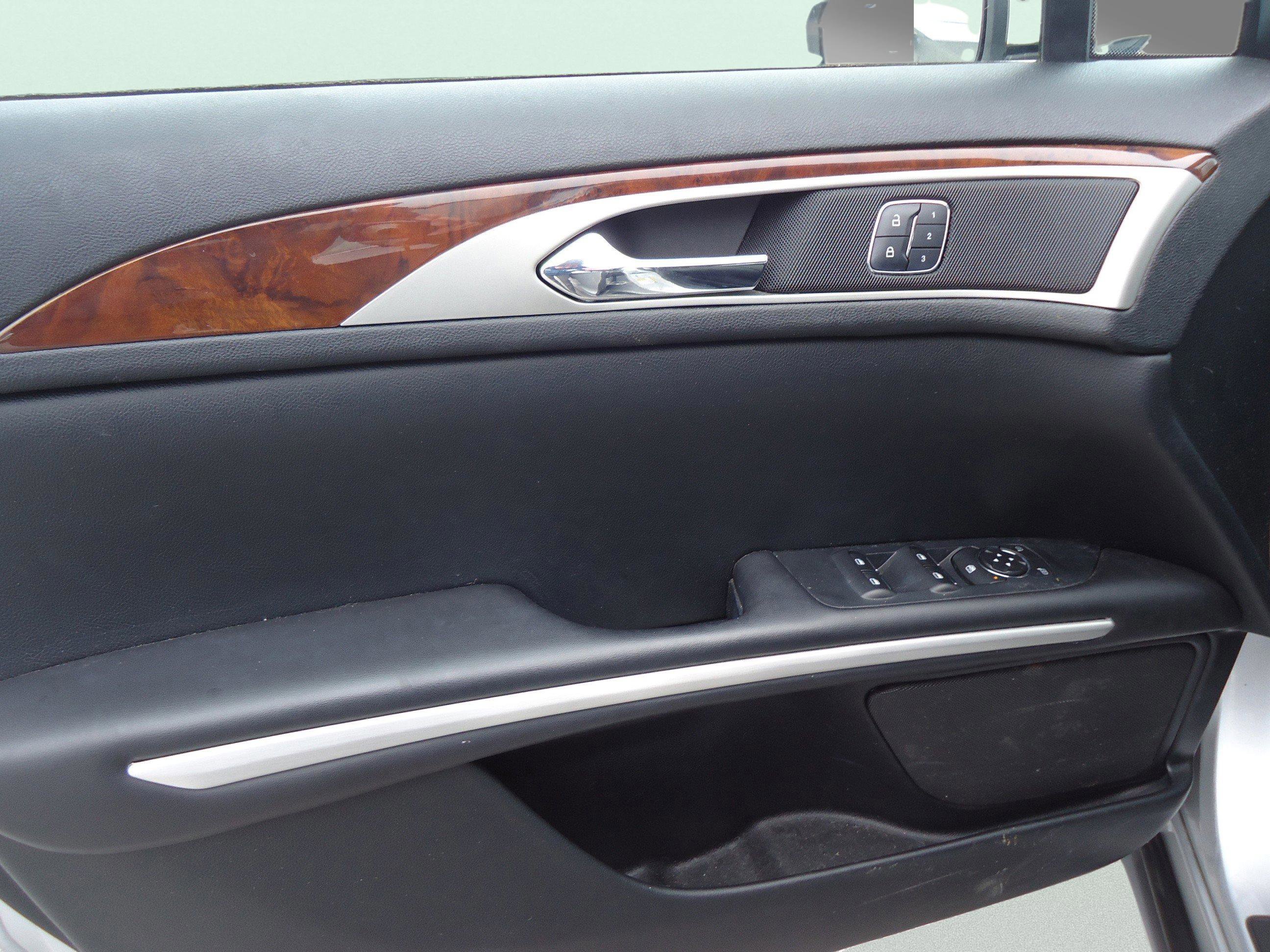 Used 2016 Lincoln MKZ AWD image 18