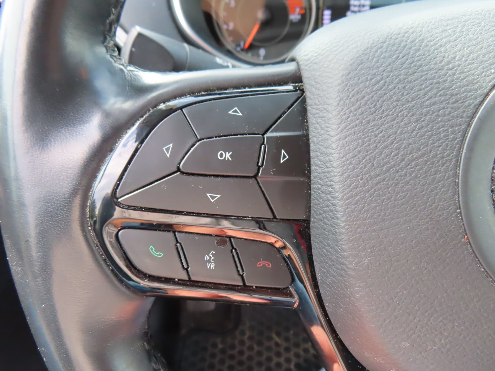 Used 2019 Jeep Cherokee Latitude Plus AWD/4WD image 18