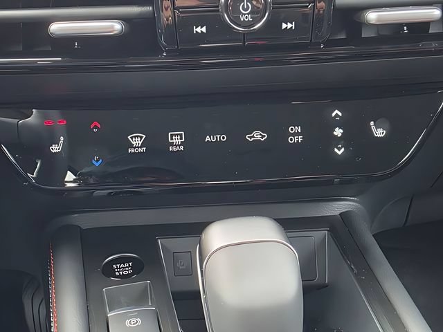 New 2026 Nissan Kicks SR w/ Cold Weather Package AWD/4WD image 19