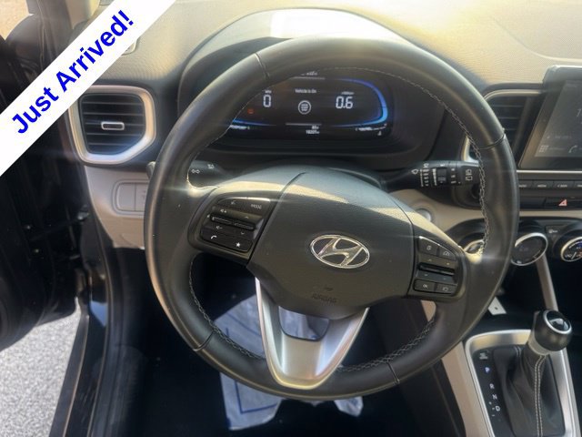 Used 2025 Hyundai Venue SEL FWD image 11