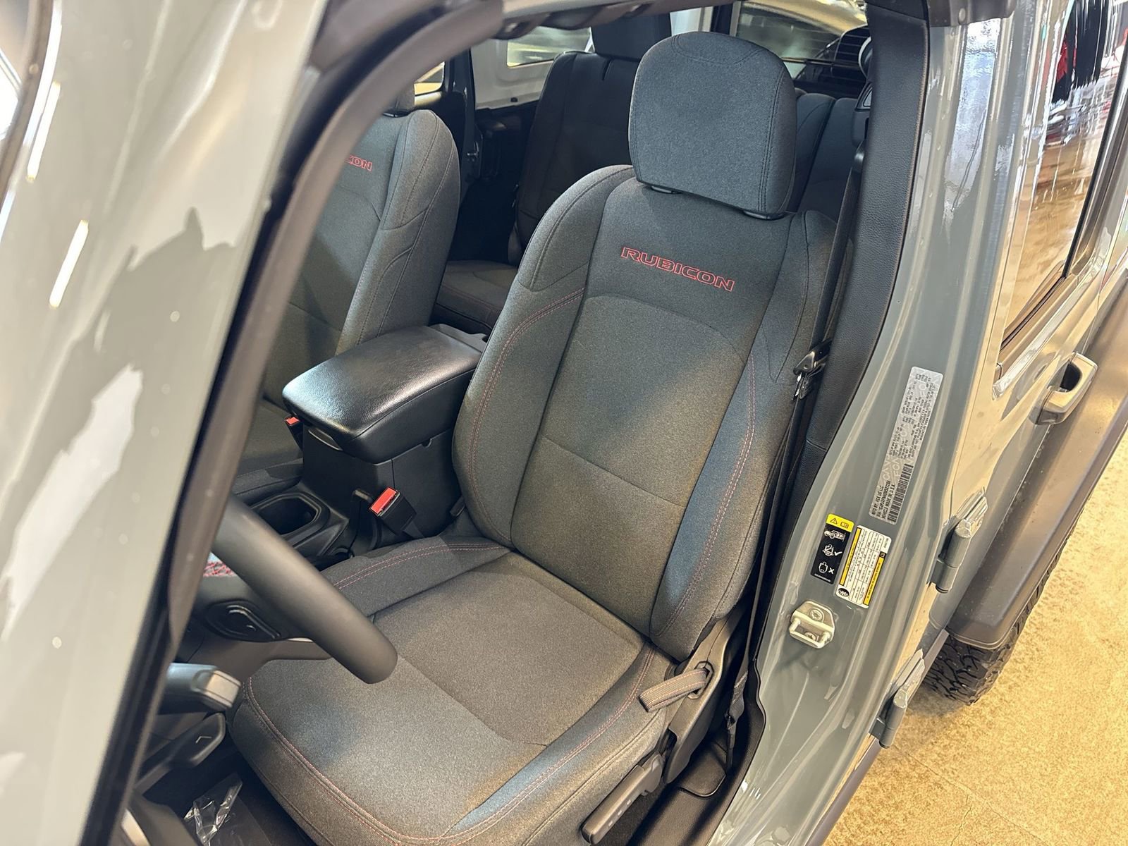 Used 2025 Jeep Wrangler Rubicon image 17