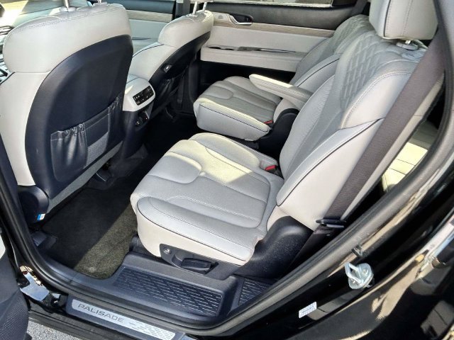 Used 2021 Hyundai Palisade Limited FWD image 12