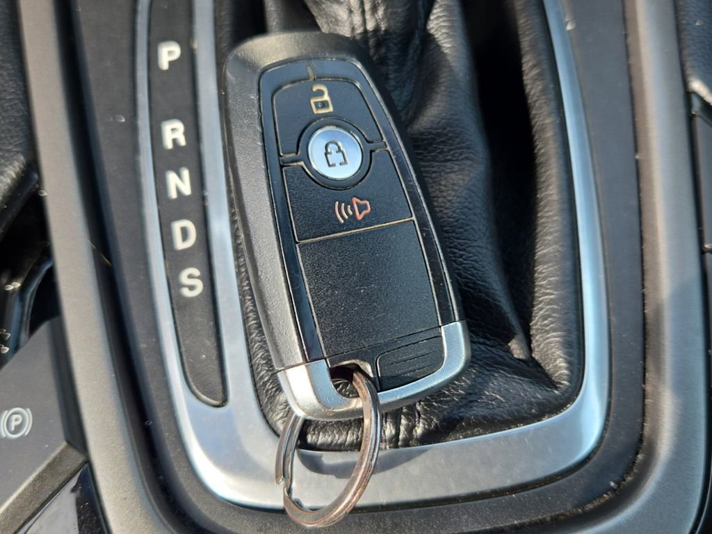 Used 2018 Ford Edge SE FWD image 11
