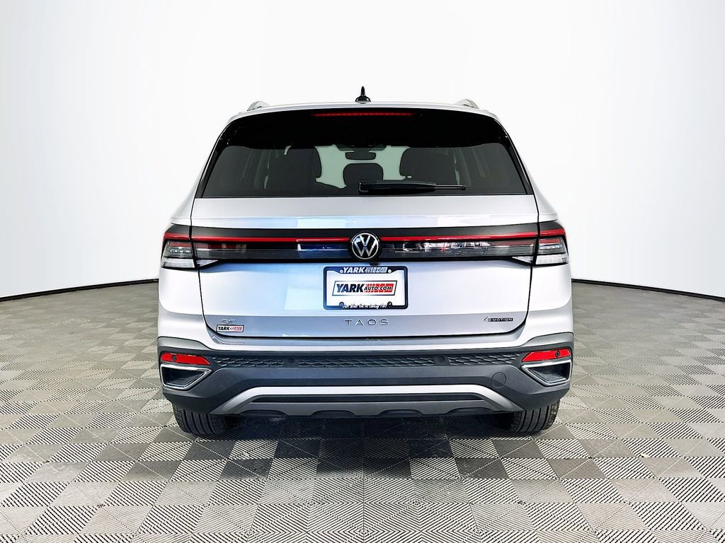 Used 2025 Volkswagen Taos SE image 9