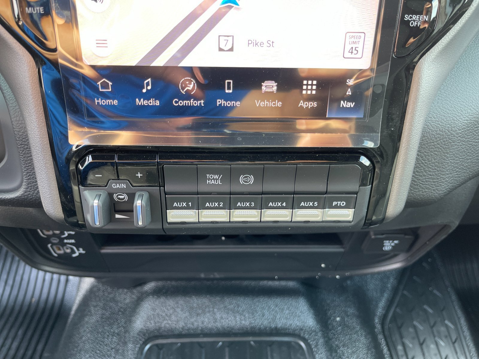 New 2026 RAM 3500 Big Horn AWD/4WD image 21