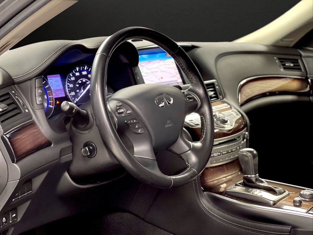 Used 2017 INFINITI Q70 L 3.7 w/ Deluxe Touring Package image 16