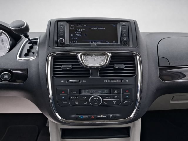 Used 2016 Chrysler Town & Country Limited FWD image 13