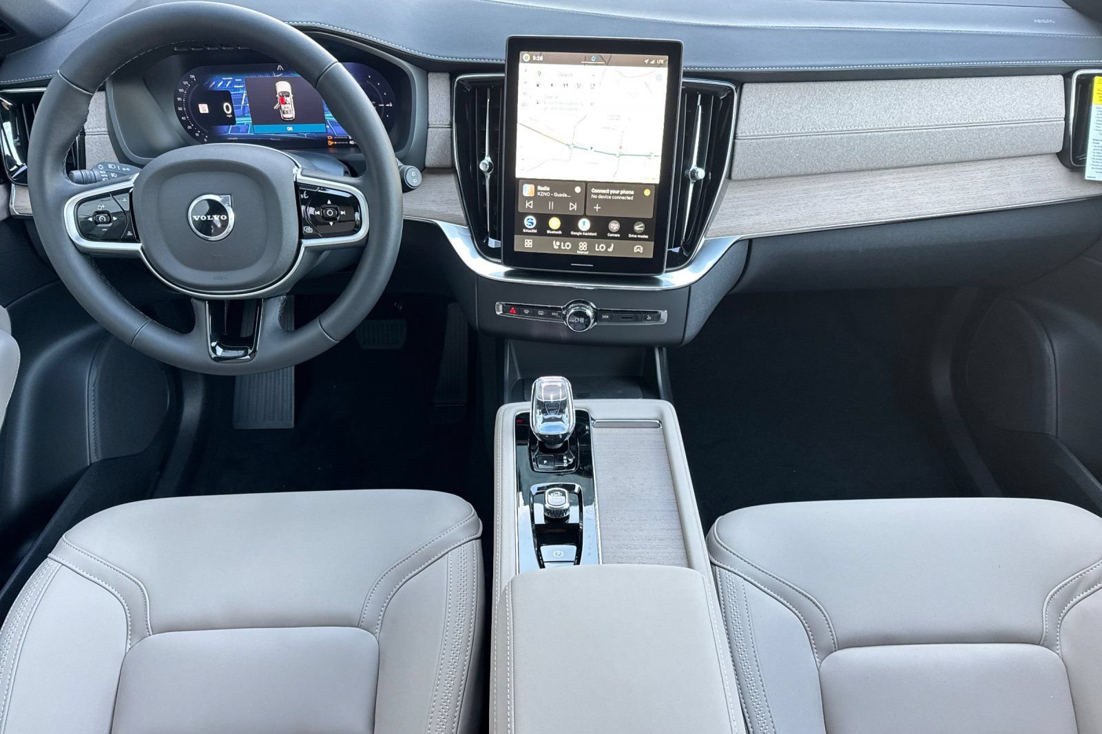 Used 2026 Volvo XC90 T8 Plus w/ Protection Package Premier AWD/4WD image 14