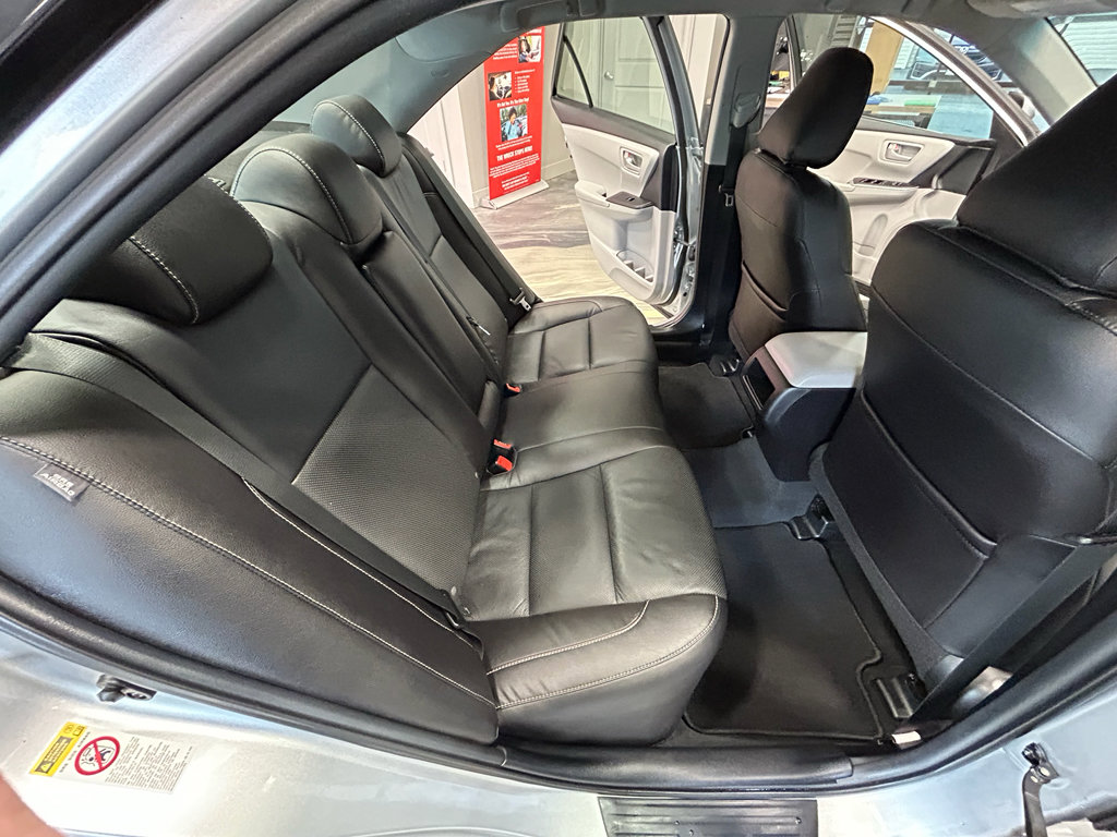 Used 2015 Toyota Camry SE FWD image 40