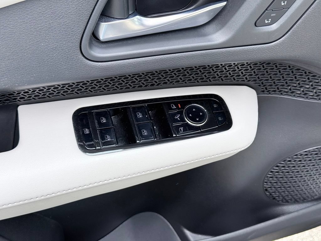 Used 2023 Nissan Ariya FWD image 19