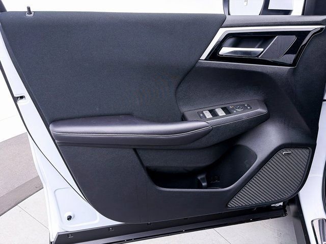 New 2025 Mitsubishi Outlander ES image 9