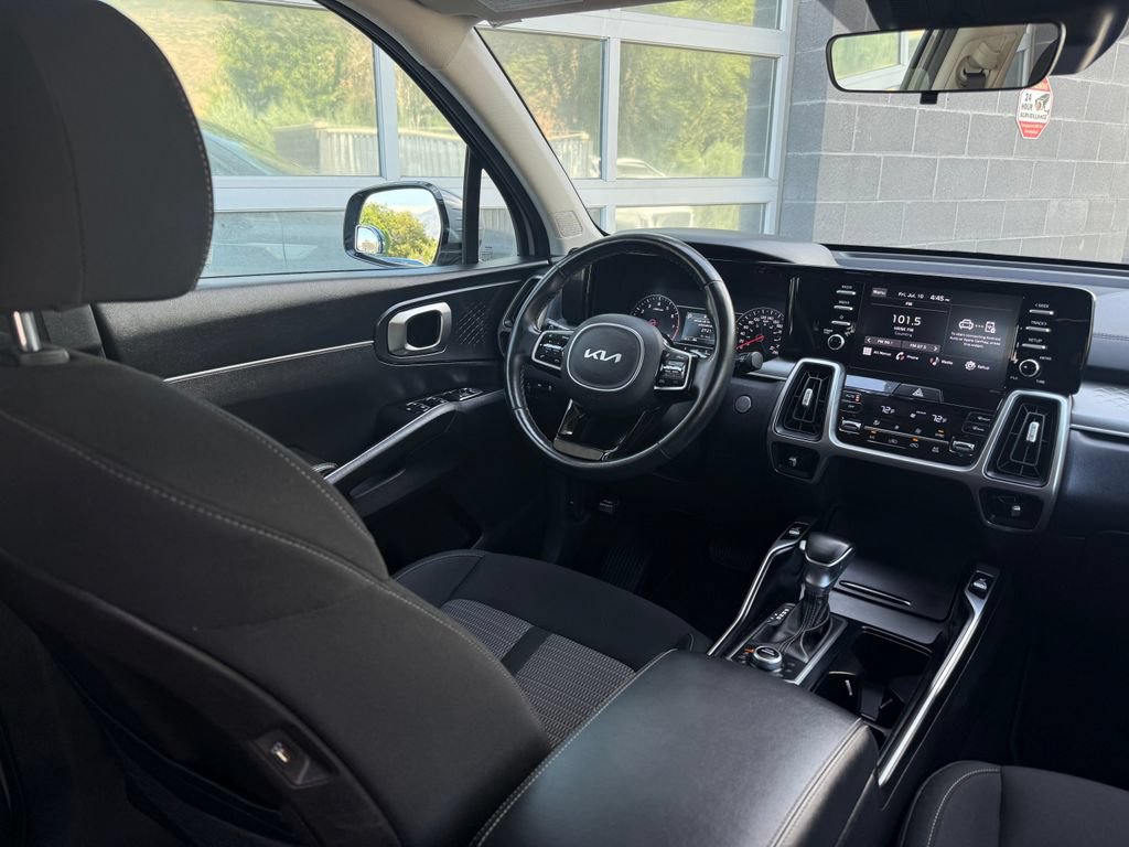 Used 2022 Kia Sorento LX AWD/4WD image 43