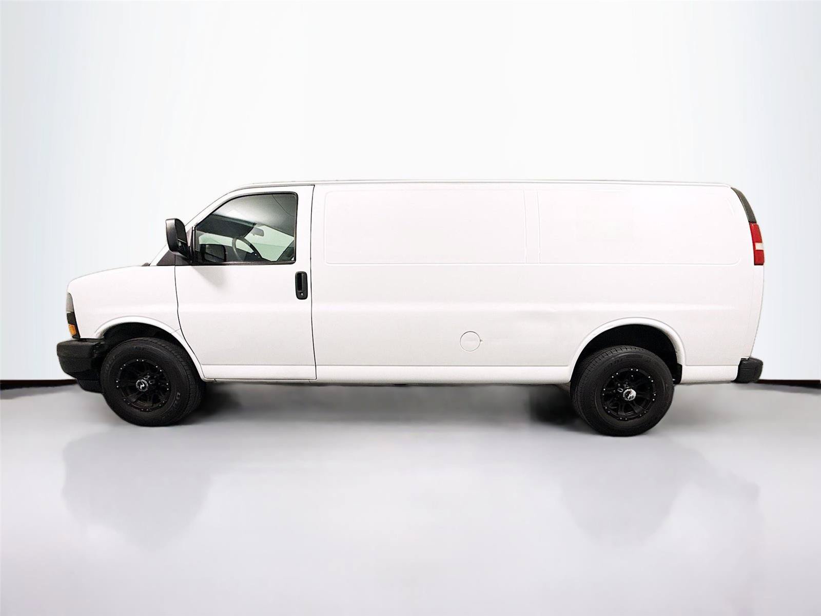 Used 2020 GMC Savana 2500 Extended w/ Enhanced Convenience Package RWD image 12
