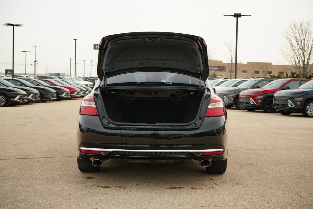 Used 2016 Honda Accord Touring image 10