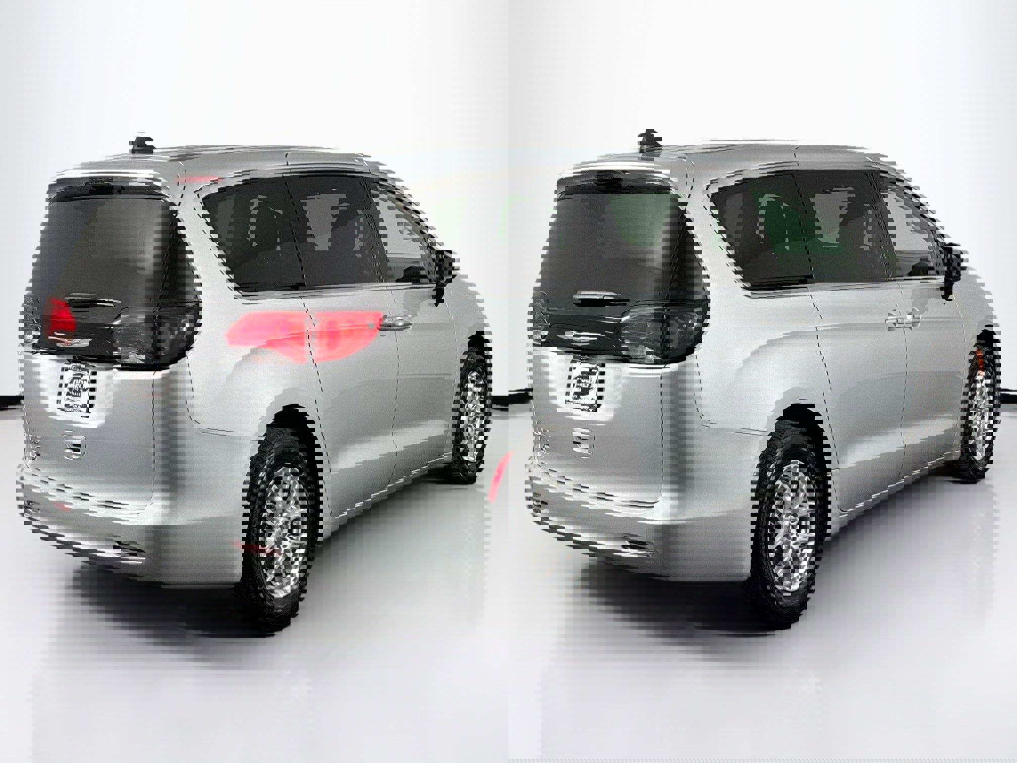 Used 2023 Chrysler Voyager LX image 11