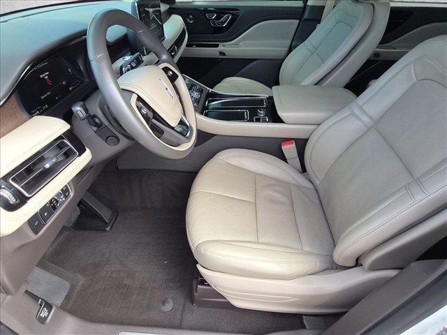 Used 2020 Lincoln Aviator Reserve w/ Class IV Trailer Tow Package RWD image 16