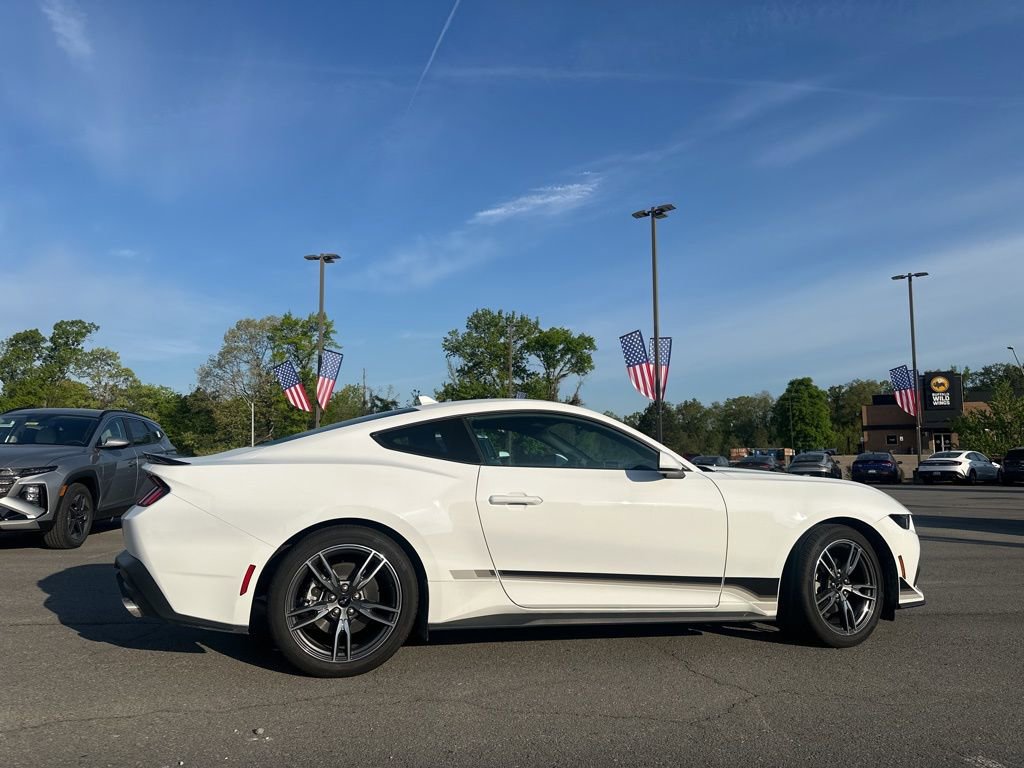 Used 2025 Ford Mustang Coupe image 4