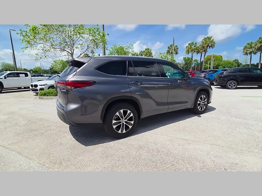 Used 2022 Toyota Highlander XLE image 38