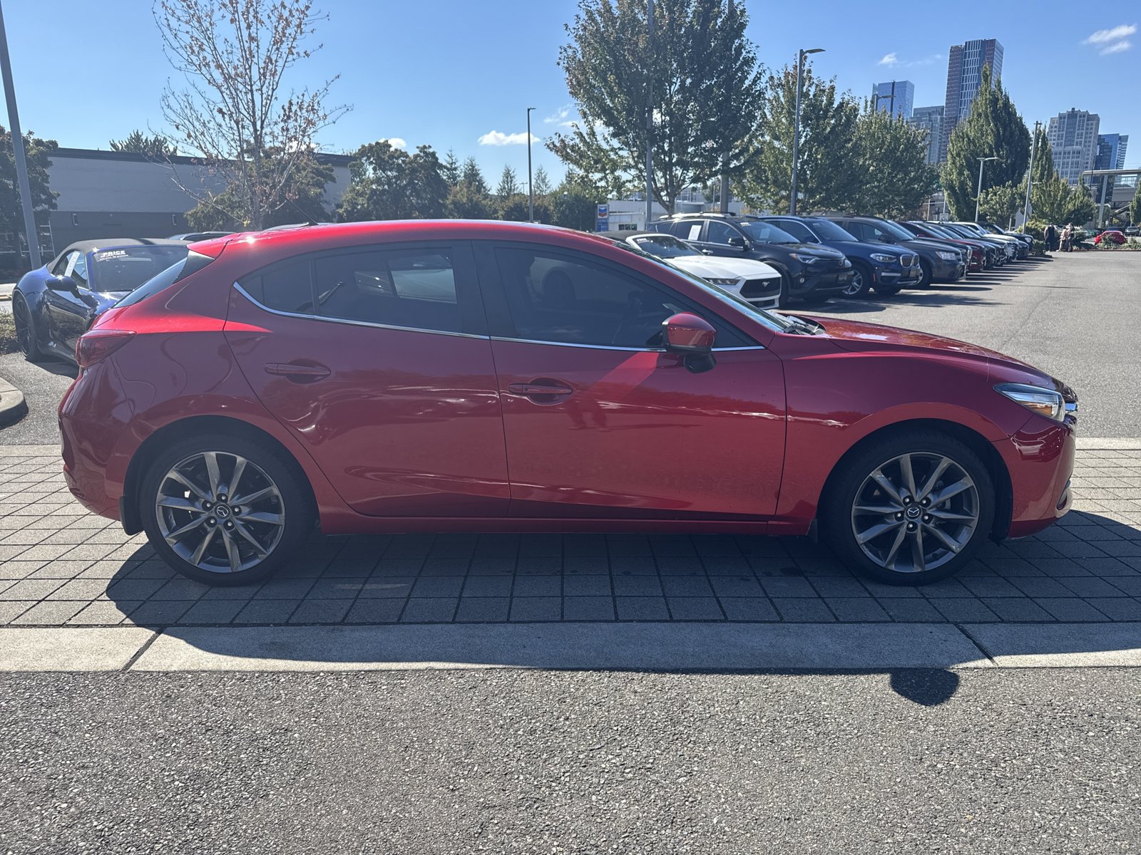 Used 2018 MAZDA MAZDA3 Touring FWD image 4
