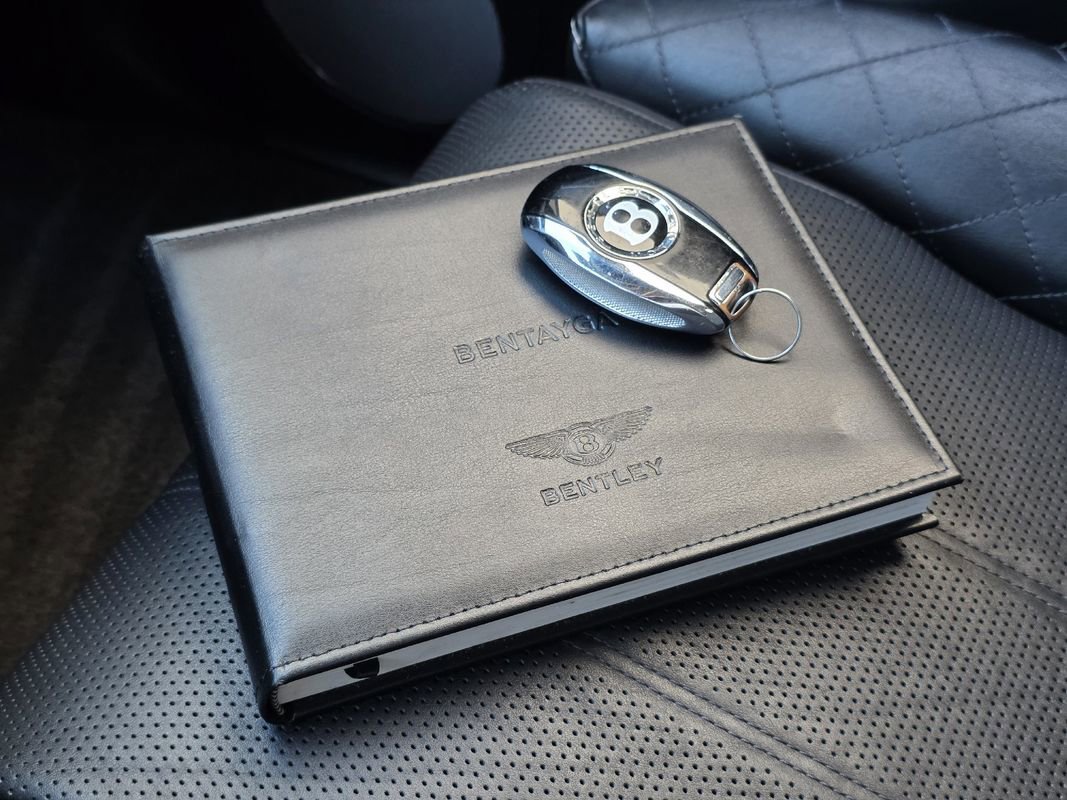 Used 2017 Bentley Bentayga image 34