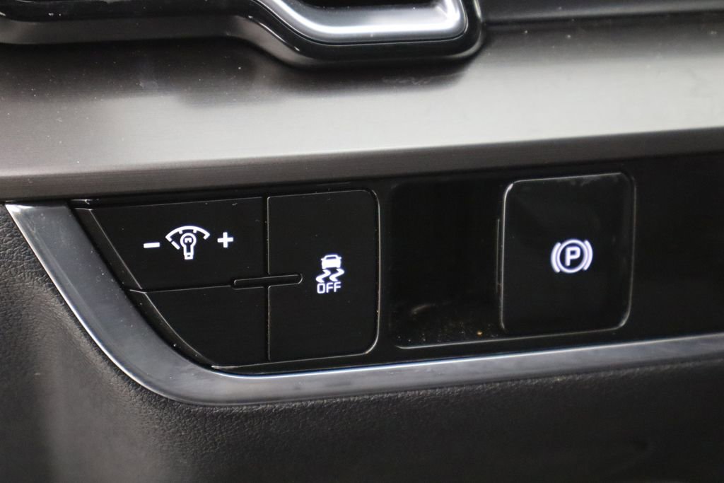 Used 2025 Kia Sportage EX image 23