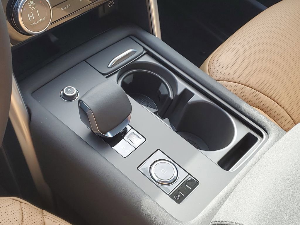 Used 2025 Land Rover Discovery Dynamic SE AWD/4WD image 26