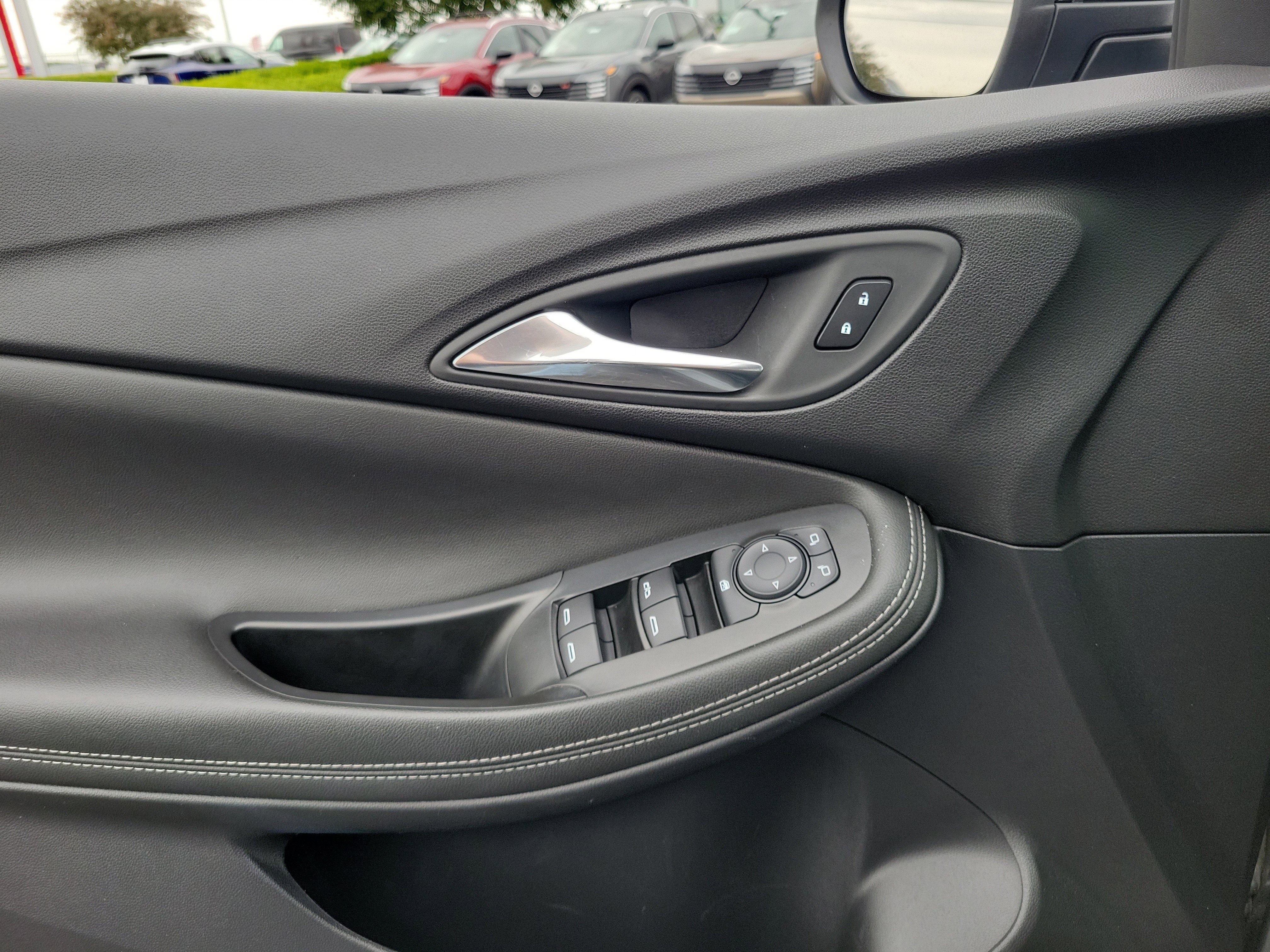 Used 2025 Buick Encore GX Preferred FWD image 17