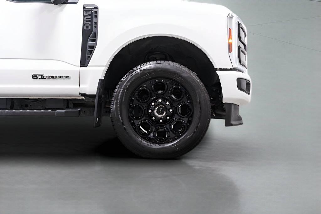 Used 2025 Ford F250 Lariat w/ Black Appearance Package AWD/4WD image 7