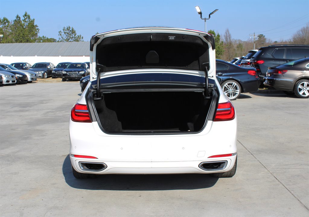 Used 2017 BMW 750i RWD image 45