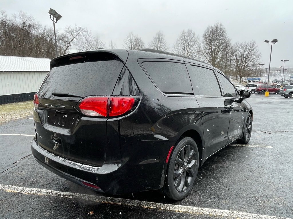 Used 2019 Chrysler Pacifica Touring-L Plus w/ Advanced Safetytec Group image 2